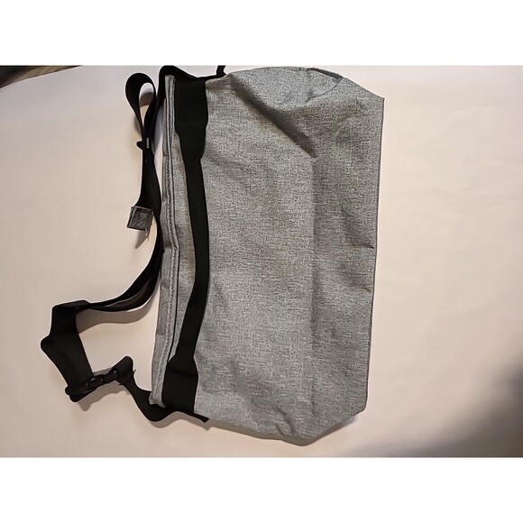 GILA River grey crossbody messenger bag. Pin Striped Liner Pink /white - Picture 11 of 12